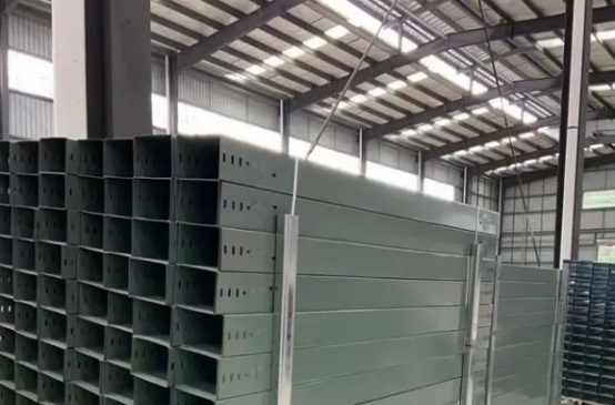 電纜橋架安裝圖片展示，寬度、高度和厚度相關(guān)說(shuō)明